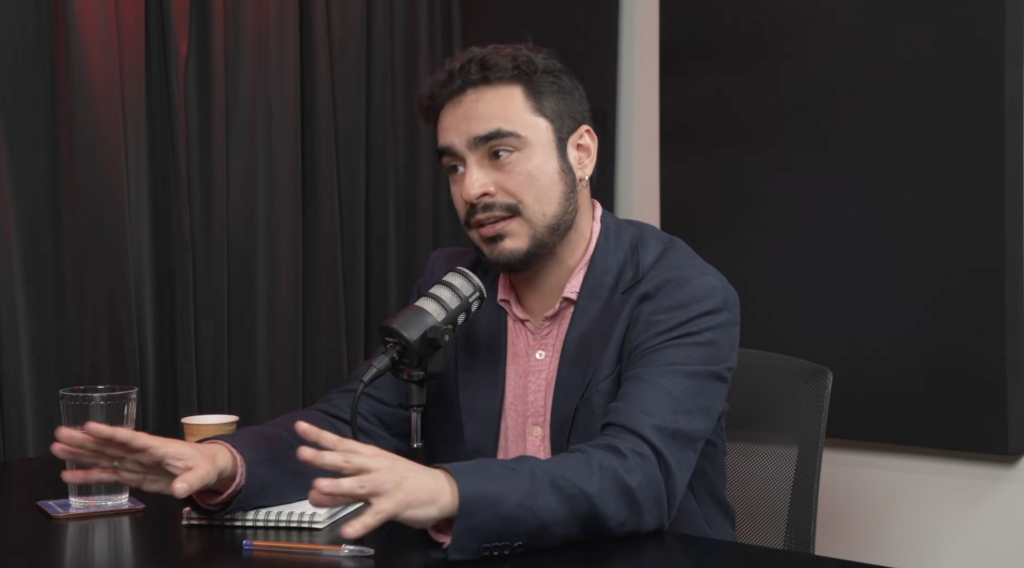 «Salir del clóset no termina: cada vez que tomo la mano de mi pareja en la calle, estoy saliendo del clóset de nuevo»: Leonardo Jofré, el candidato gay de Renca